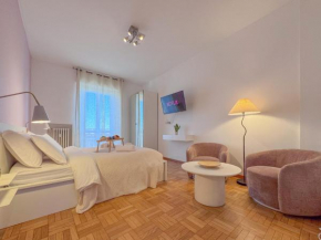 Spacious Apartment with Romantic Balcony and 2 Bathrooms